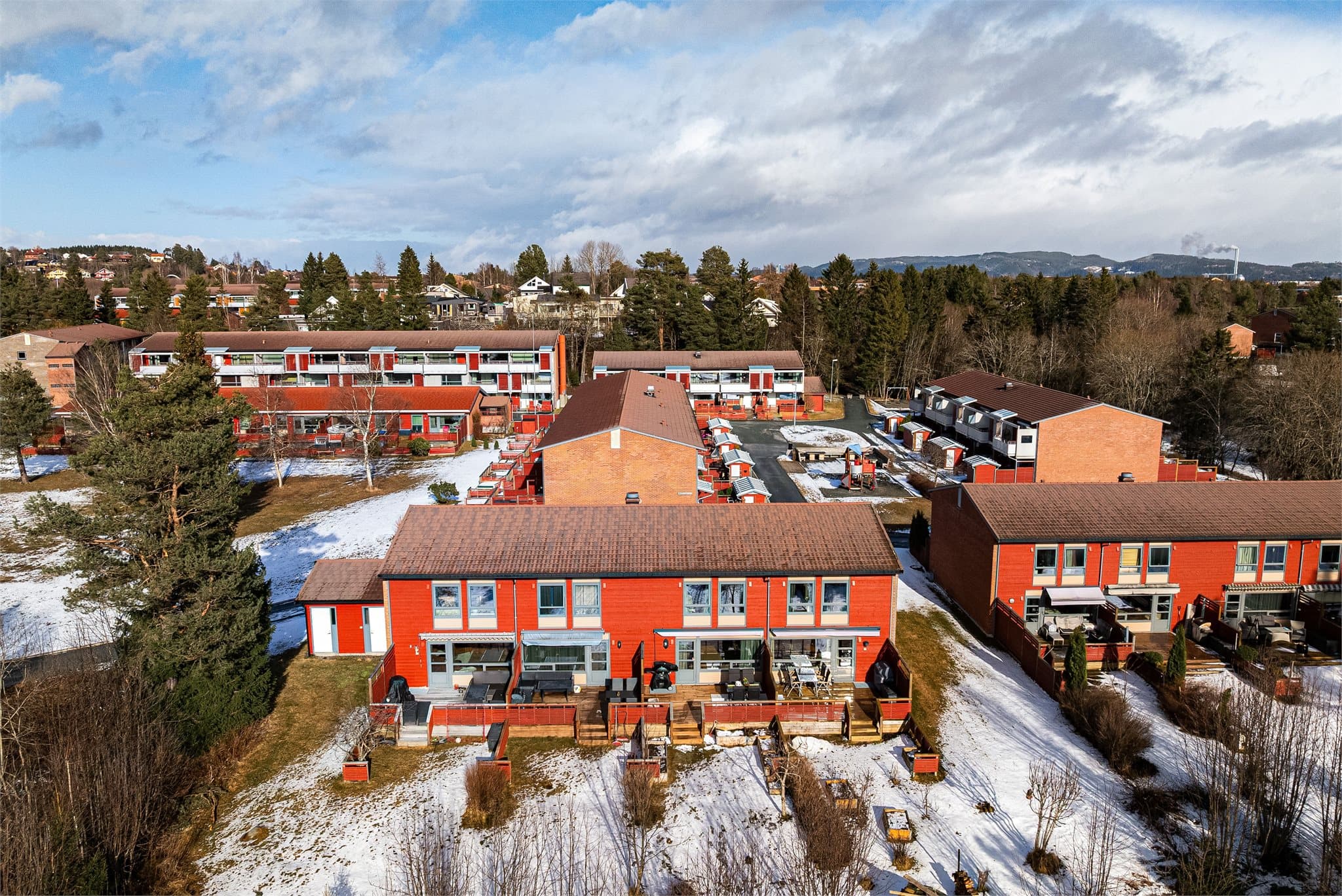 Området ligger fint til med kort vei til skole, barnehage og dagligvarebutikk.