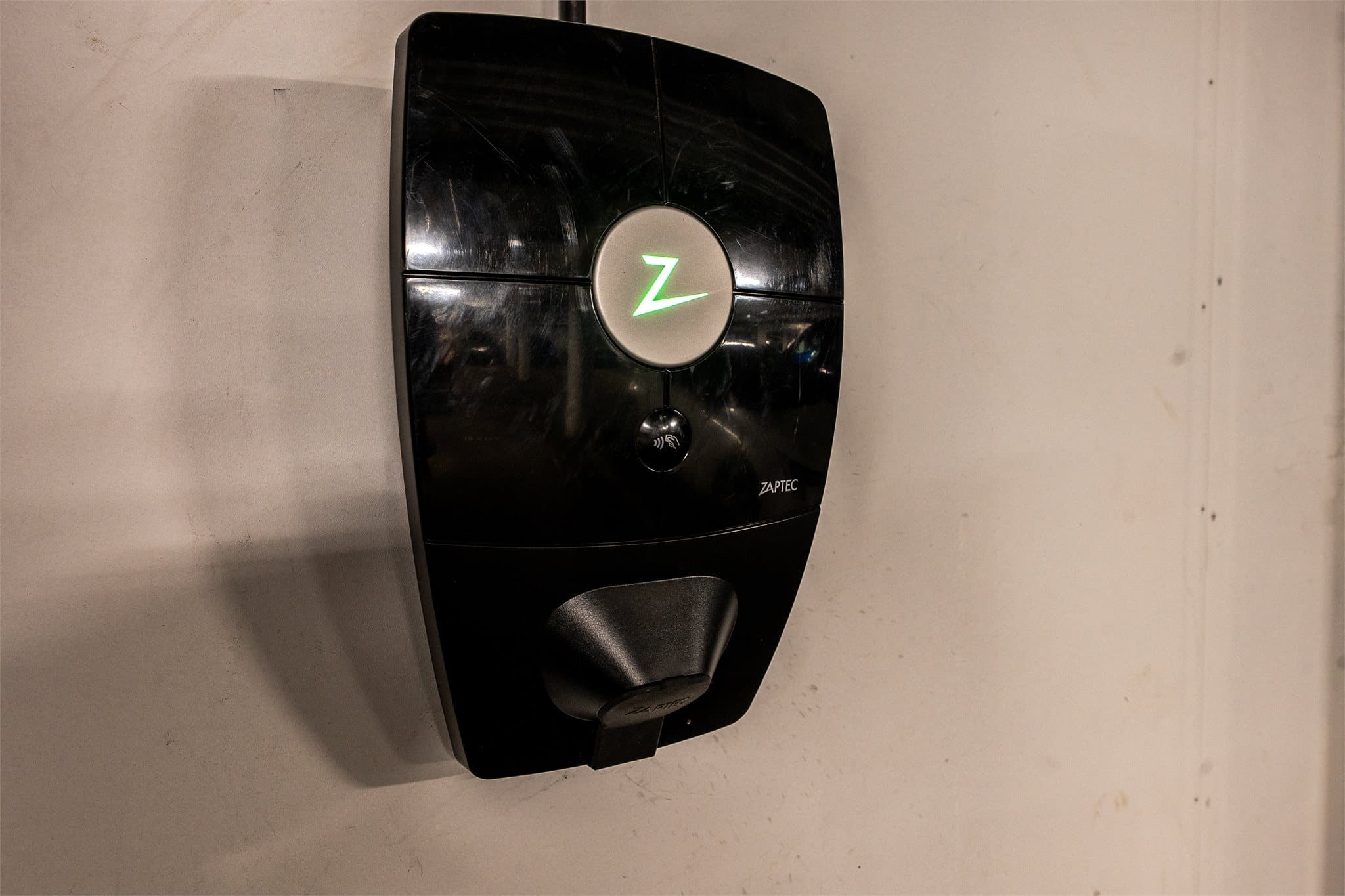 Elbil-lader fra Zaptec.