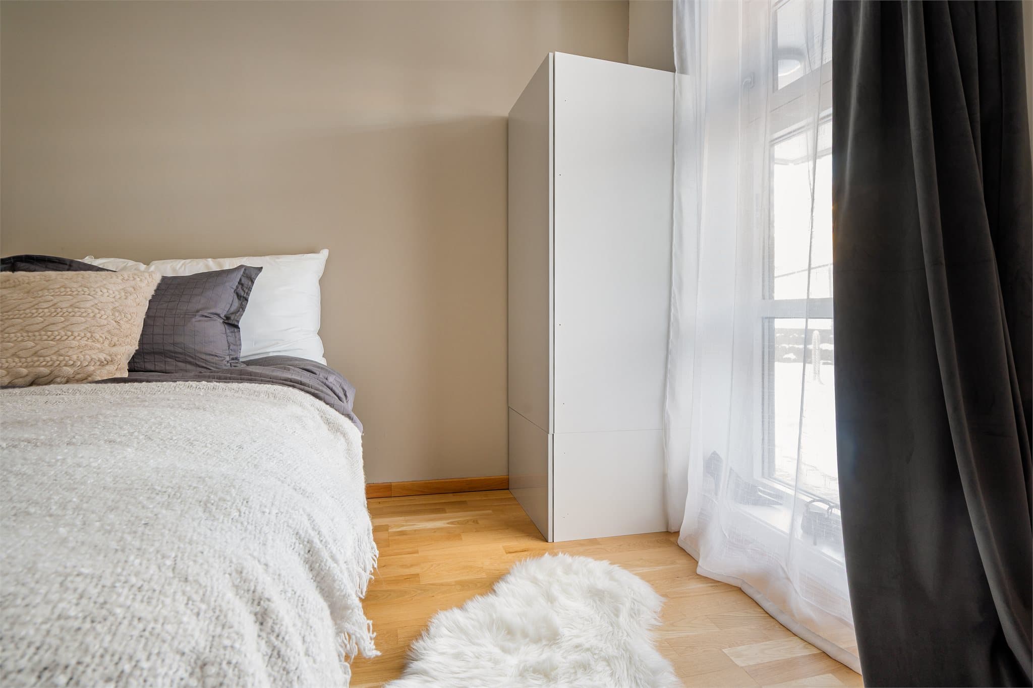 Leilighetens to soverom har begge adkomst fra entré.