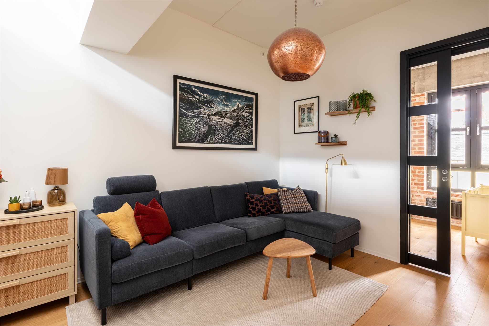 Her får dere en etasje med imponerende takhøyde på ca. 290 cm.