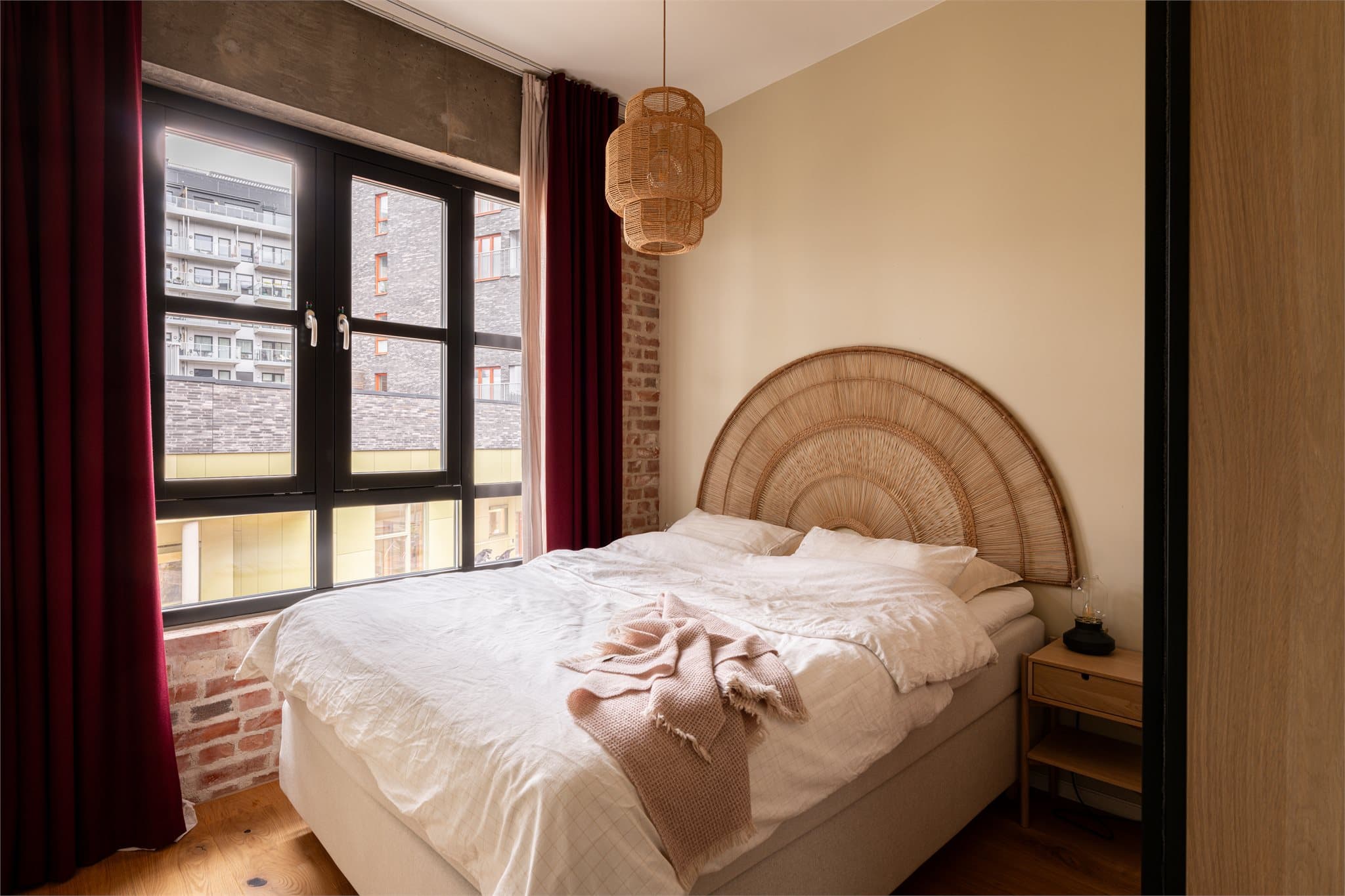 Vakkert og innbydende hovedsoverom med flotte detaljer.