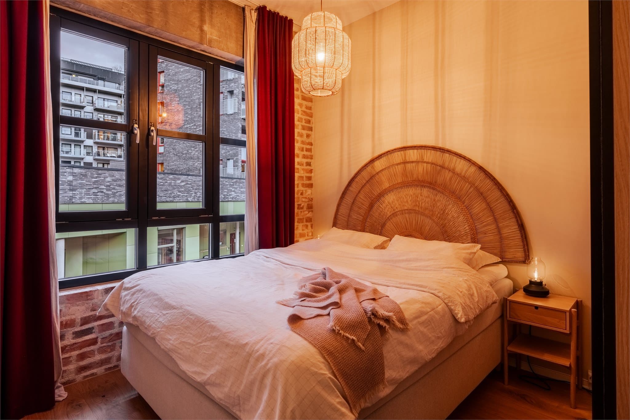 Kveldsstemning på hovedsoverommet.