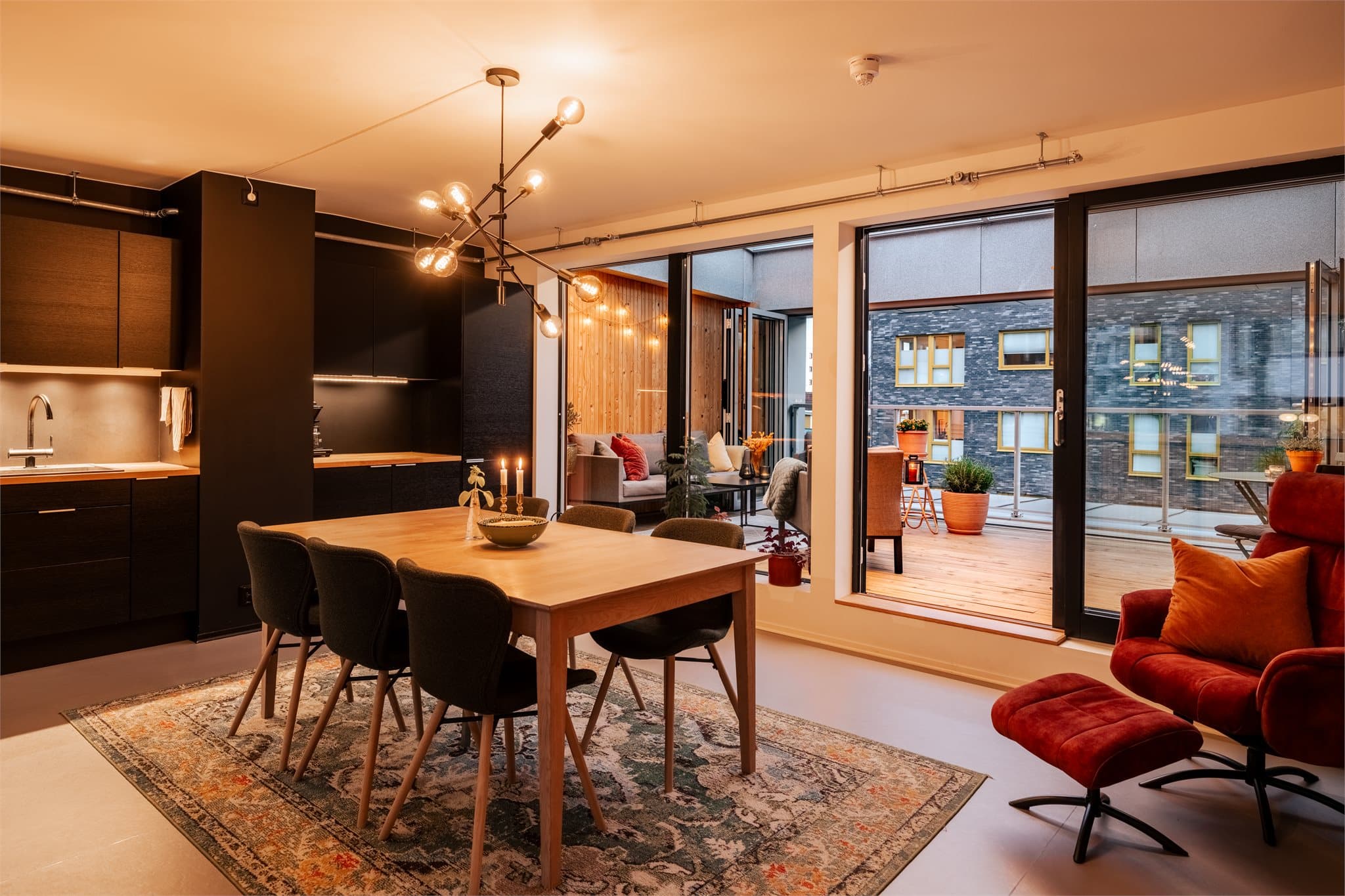 Emir Resulbegovic v. Emera Eiendomsmegling ønsker velkommen til Rolf Hofmos gate 10!