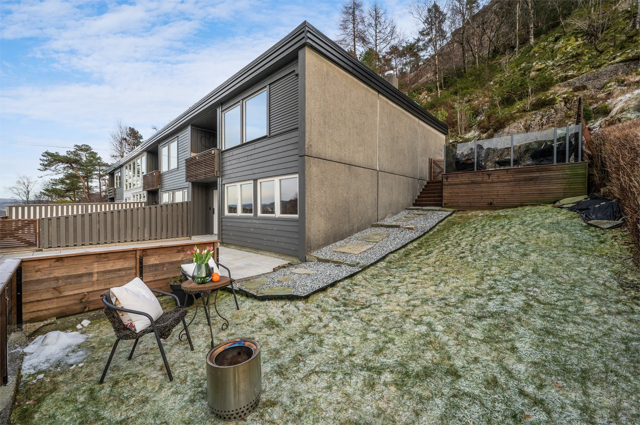 - Lekkert og innholdsrikt enderekkehus i et veletablert boligområde på Laksevåg -