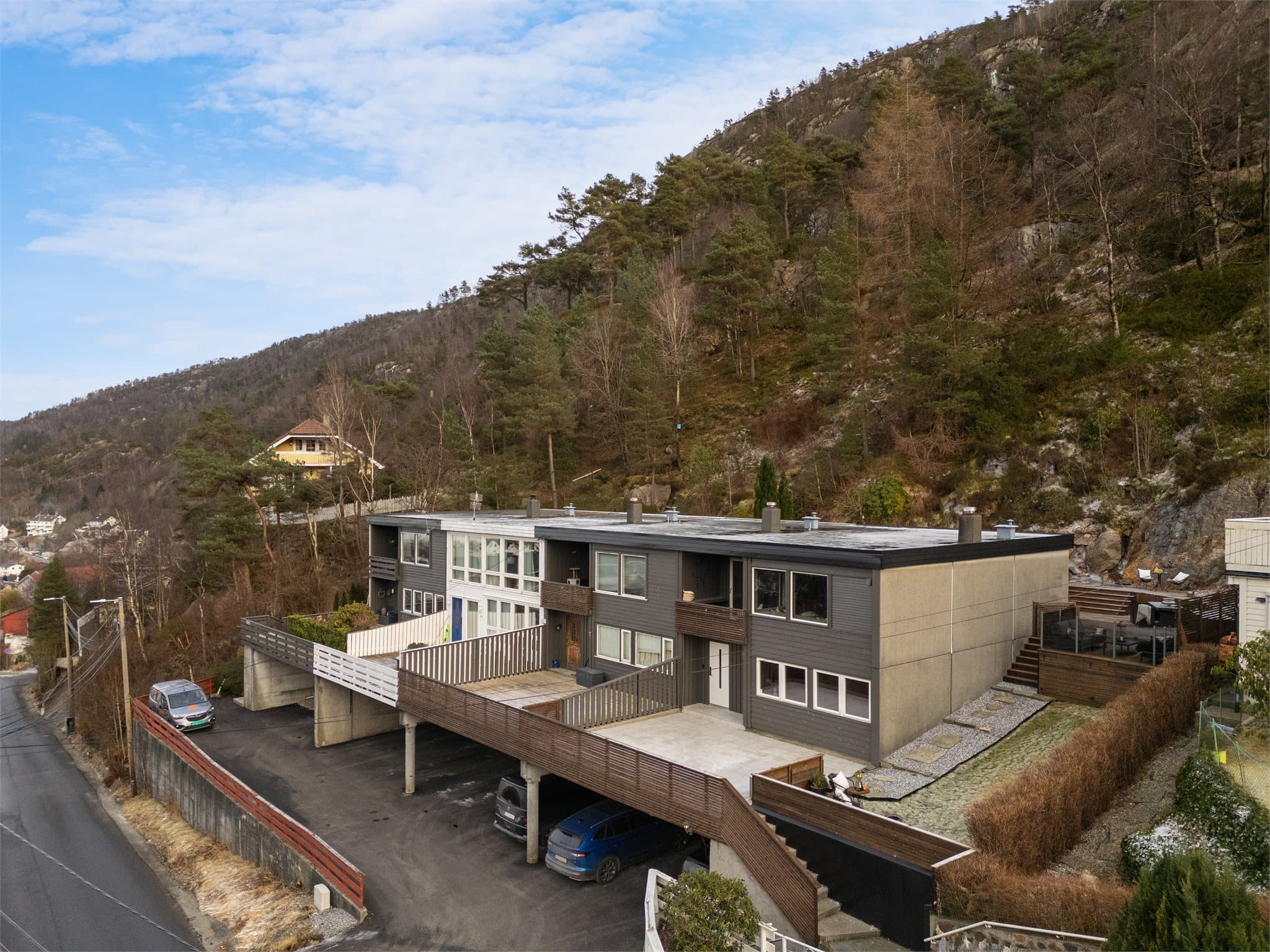 - Kollektivtilbudet i området er svært bra med nærmeste busstopp innen 2 minutters gange -
