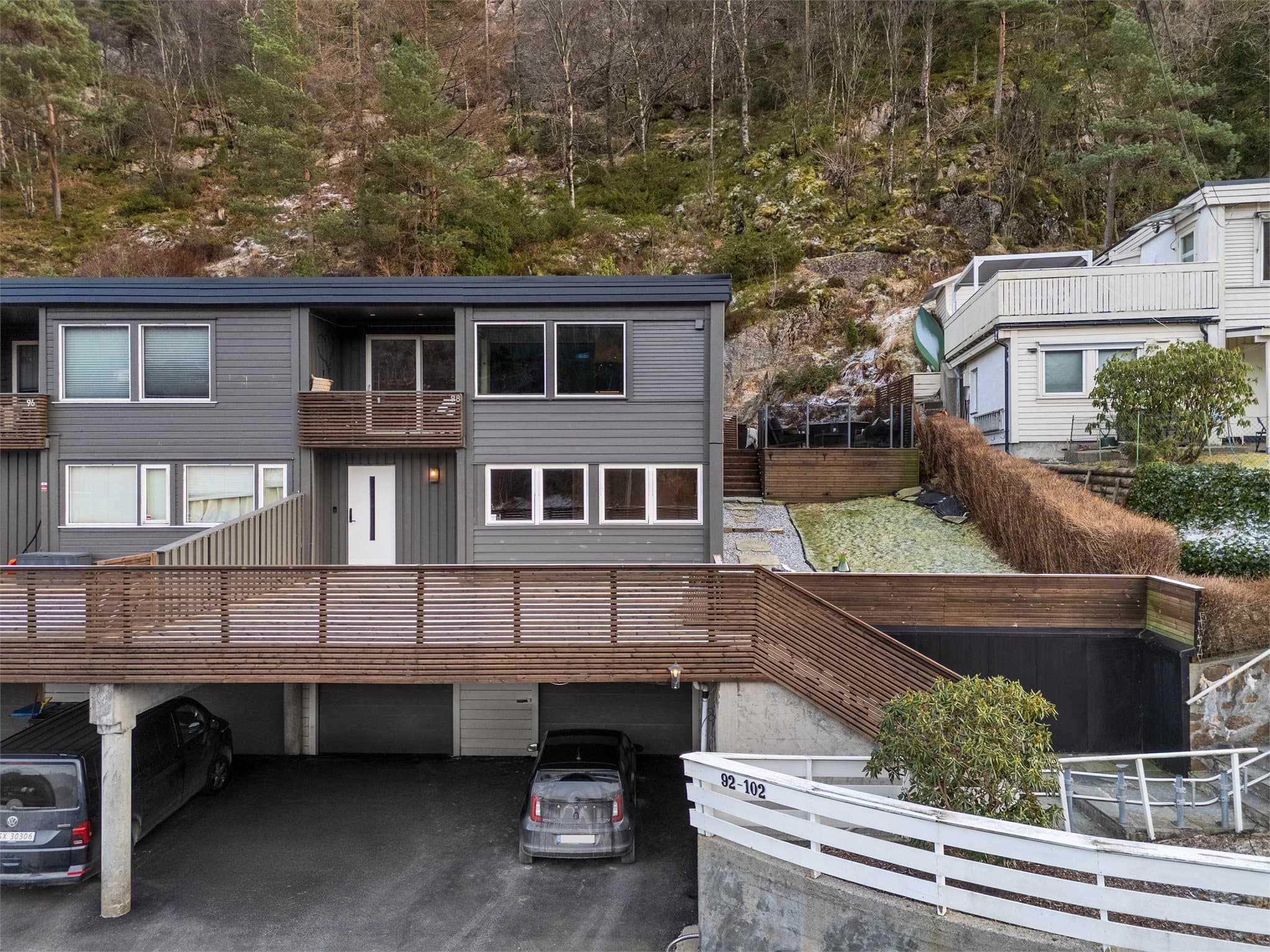 - Området byr på naturskjønne omgivelser med Gravdalsfjellet som nærmeste nabo -