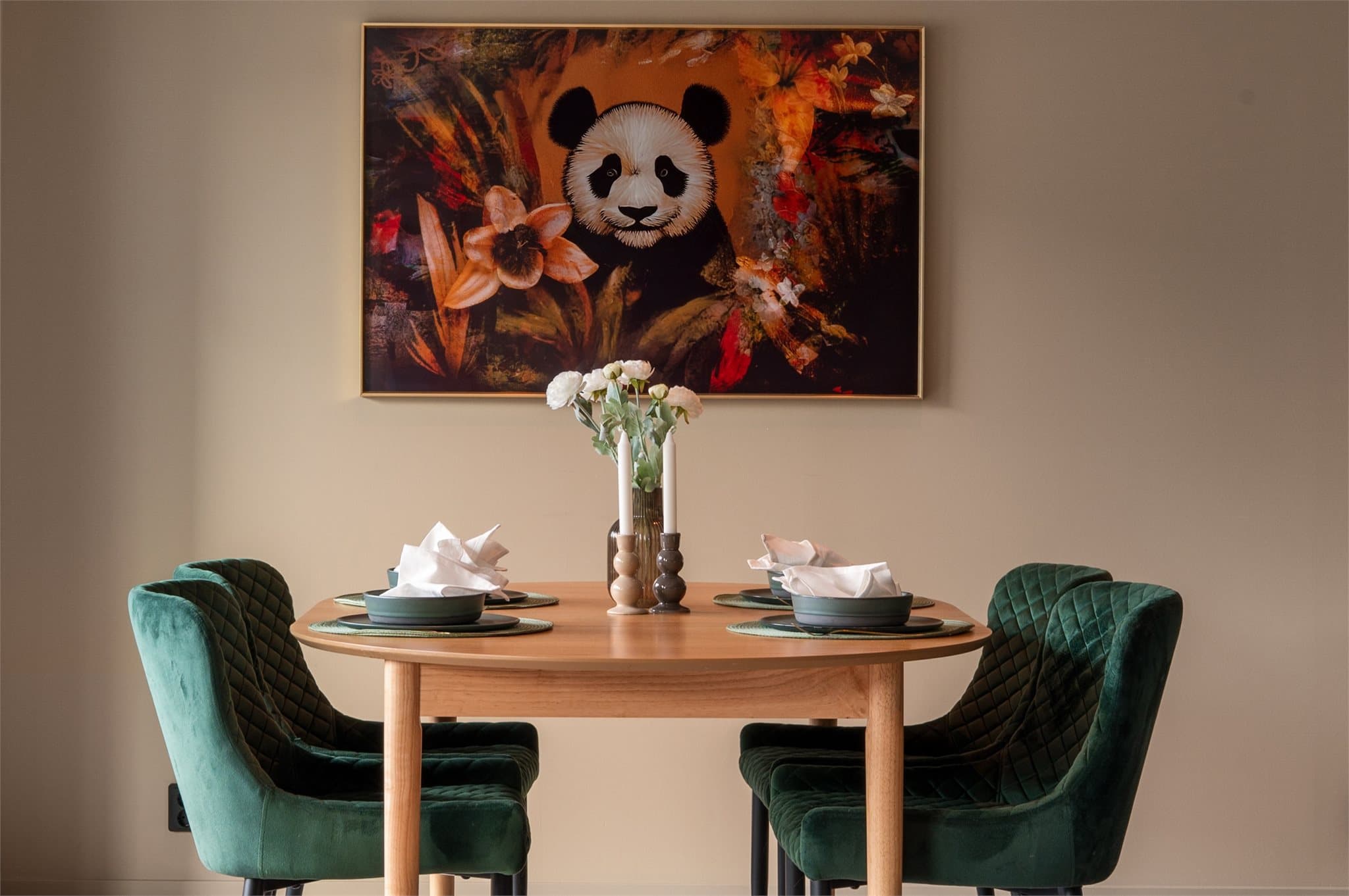 - Emera eiendomsmegling v/Hamza Yousaf Choudhary har gleden av å presentere Nipedalen 98 -