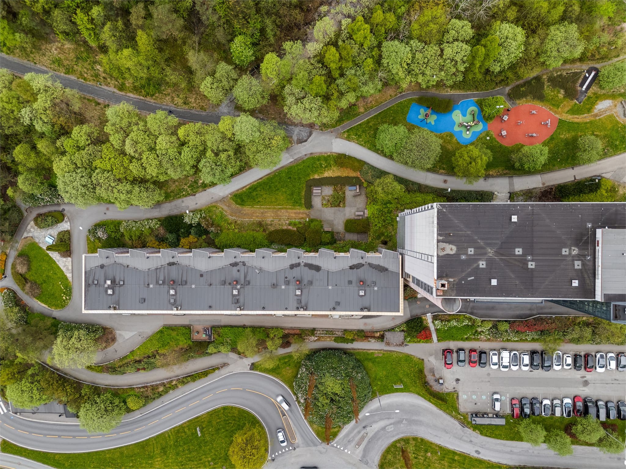 - Loddefjord terminal med 10 ulike busslinjer ligger innen 5 minutters gange -