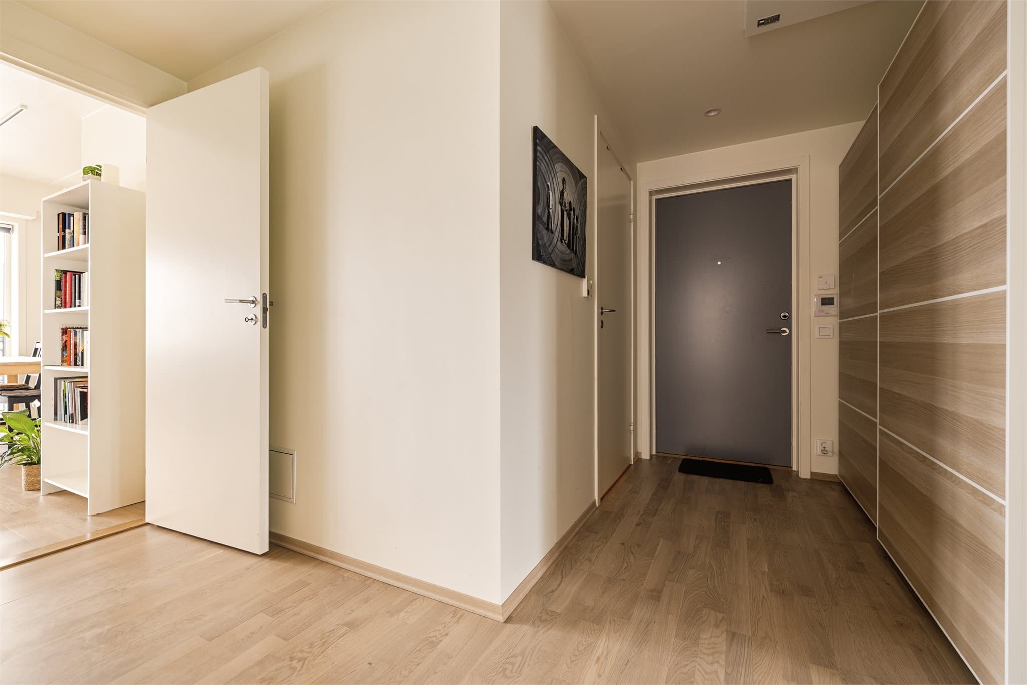 Entré med plass til garderobeløsning.