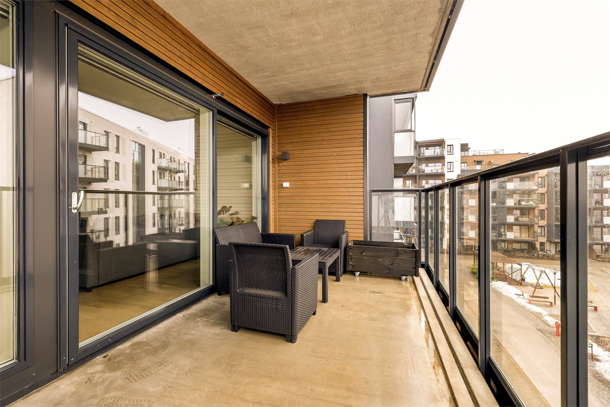 Romslig balkong med gode solforhold