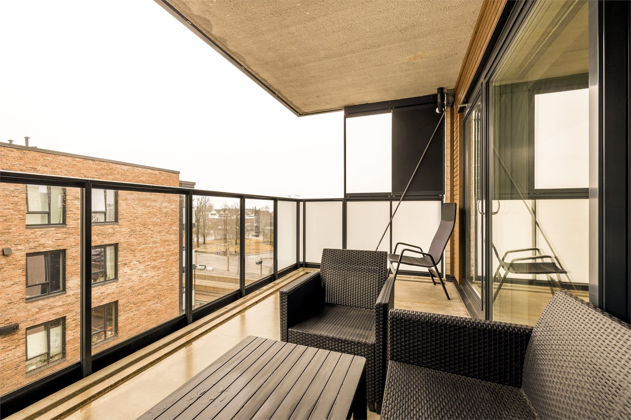 Balkong med plass til utemøbler og hyggelig utsyn