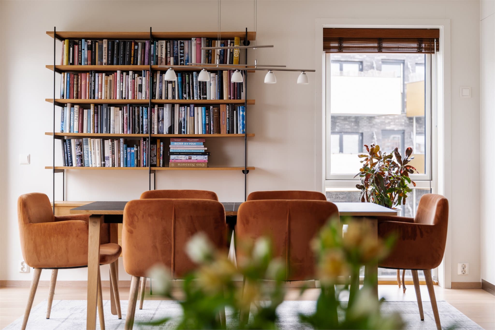 Oppvarming med radiatorer tilknyttet vannbåren varme.