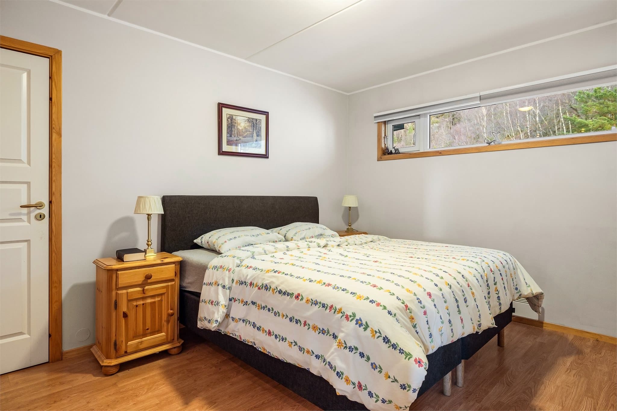 - Hovedsoverommet måler 13,5m² og har tilhørende bod/walk-in closet på 6,3m² -