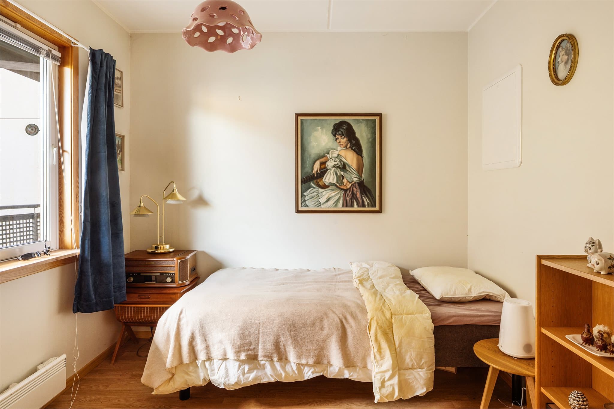 - Soverom 2 måler 7,1m² -