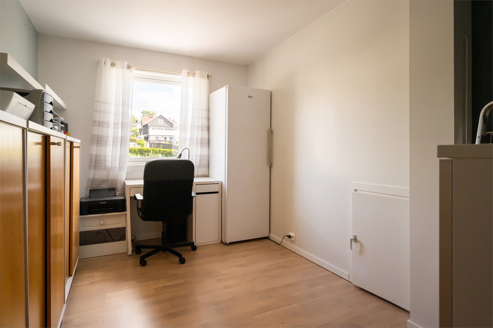 Soverom 3. Adkomst til kott med lagringsplass.