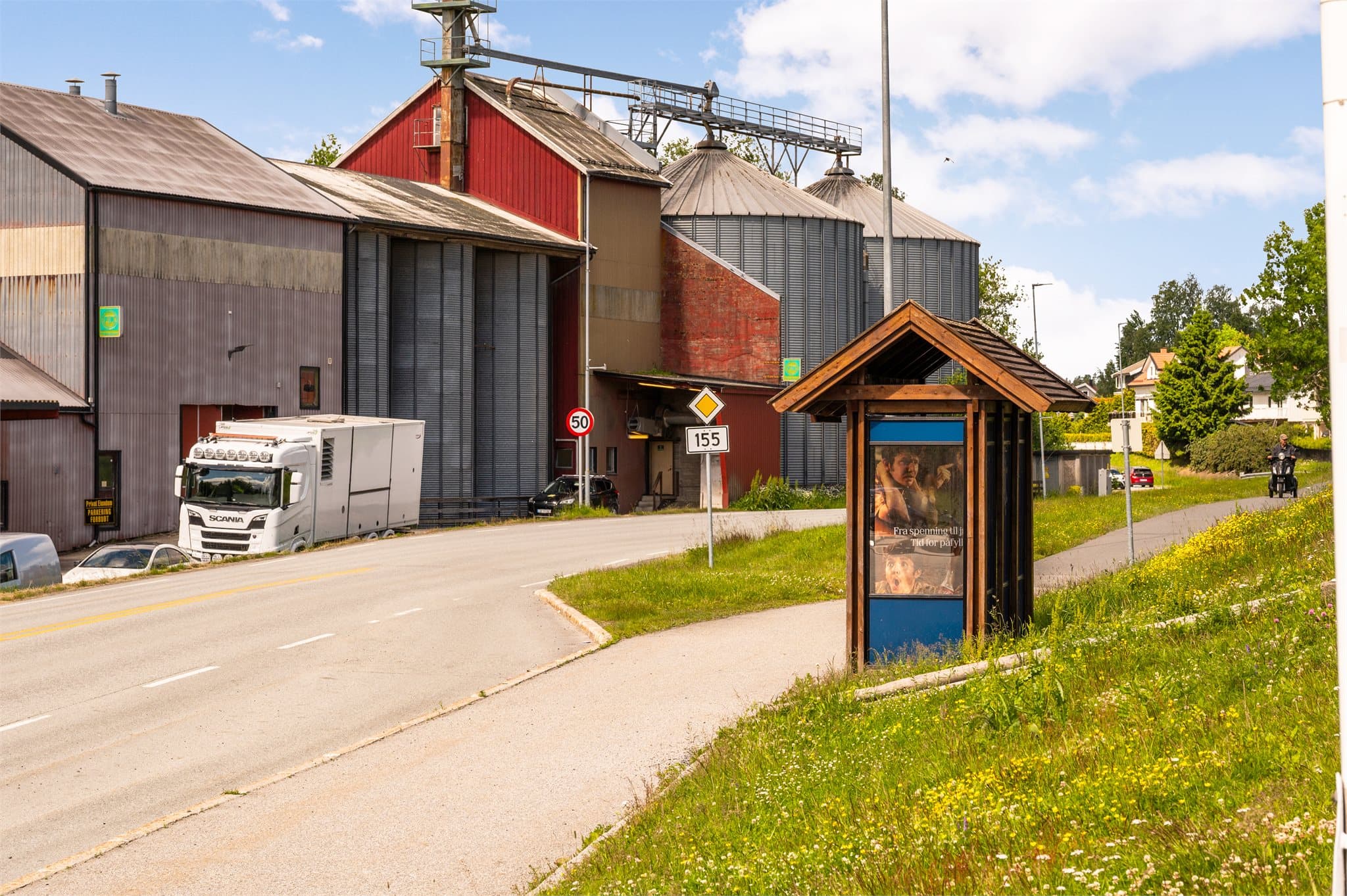 Bussholdeplass ved Vågsenteret.