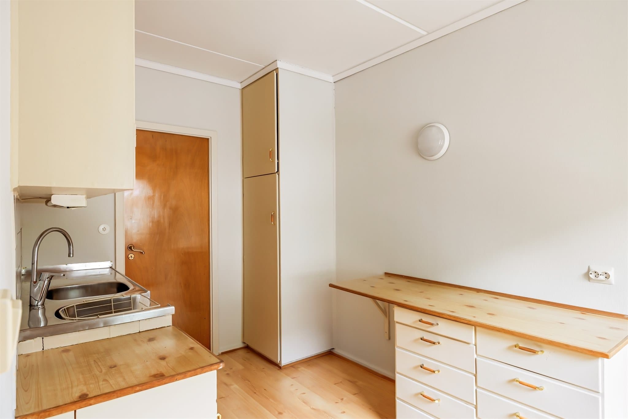 Kjøkkenet måler 9m²