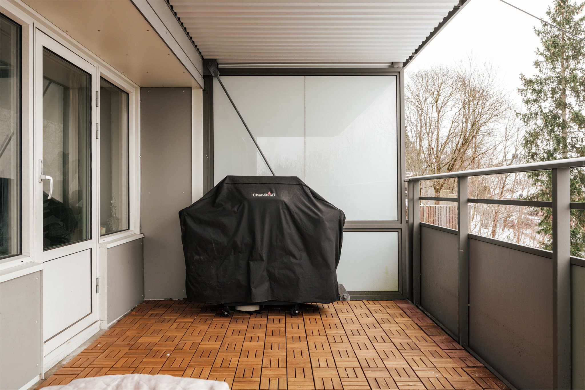 På sommerstid brukes grillen flittig, det er nemlig tillatt å grille med elektrisk grill eller gassgrill.