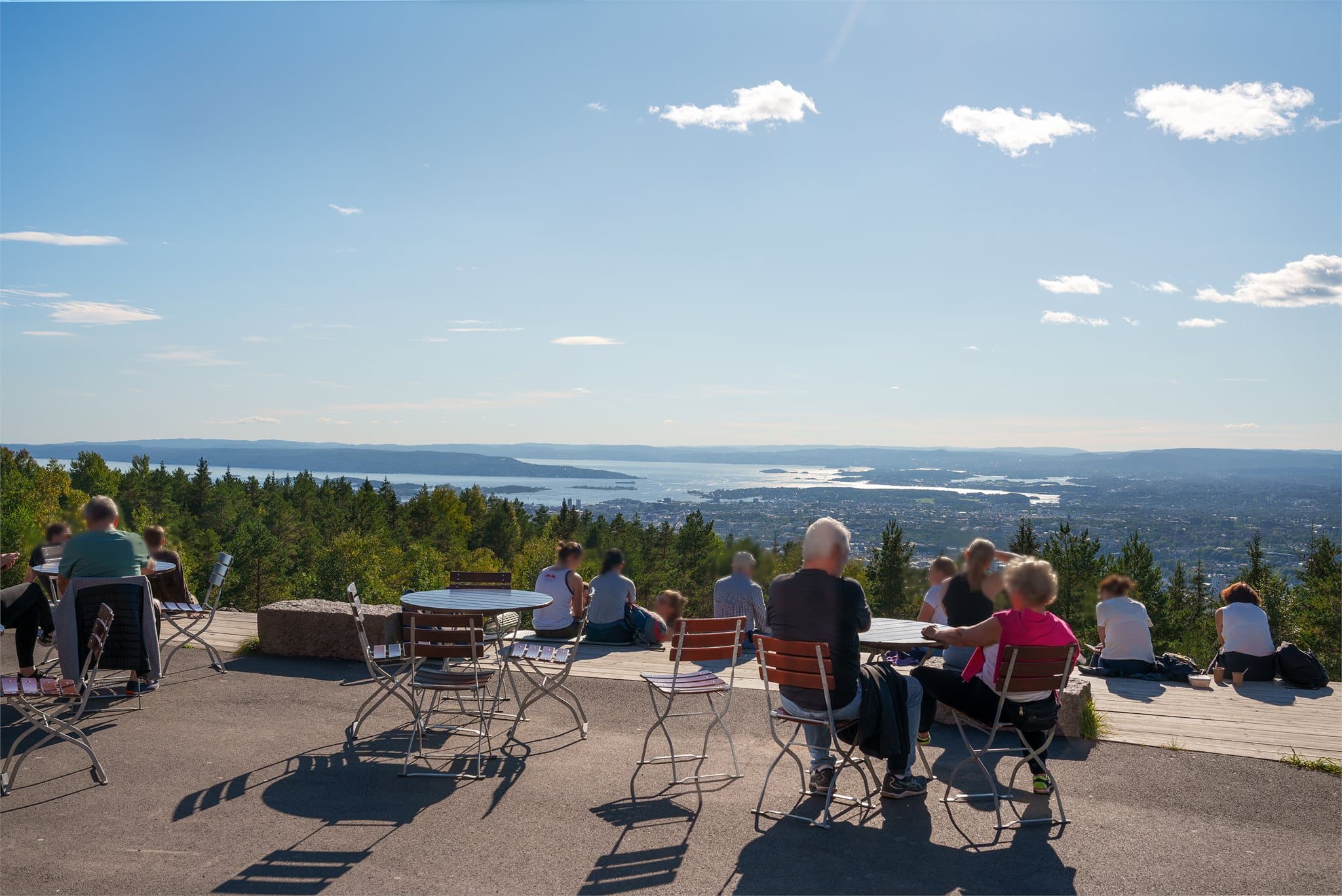 Ta turen opp til Grefsenkollen for spektakulær utsikt og en deilig vaffel i solveggen.