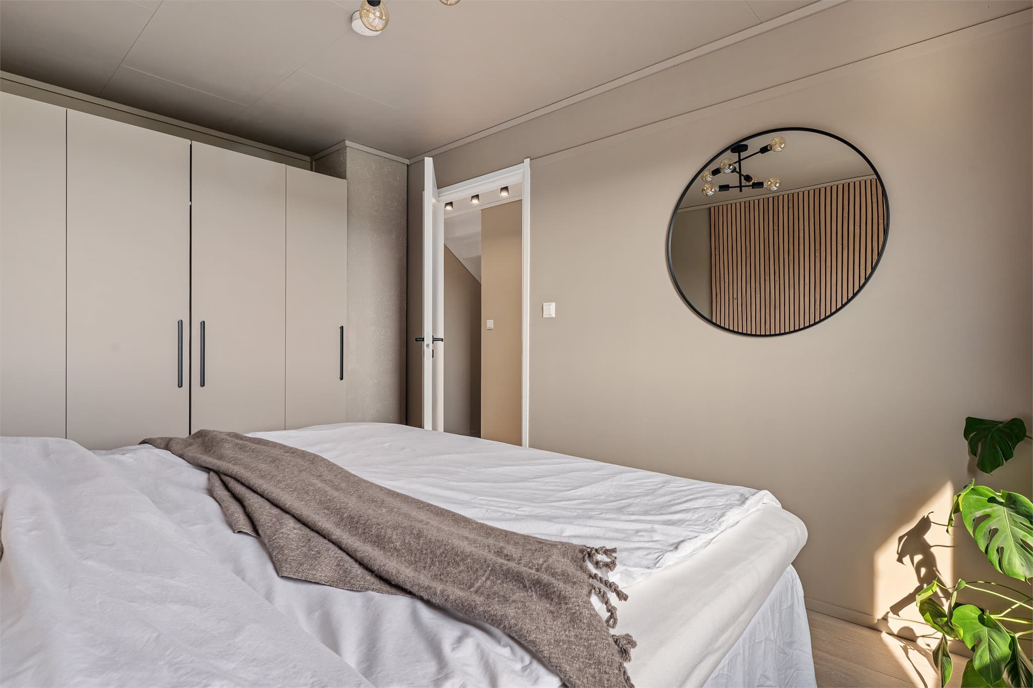 - Det ble installert balansert ventilasjon i 2023 der borettslaget står for filterbytte årlig -