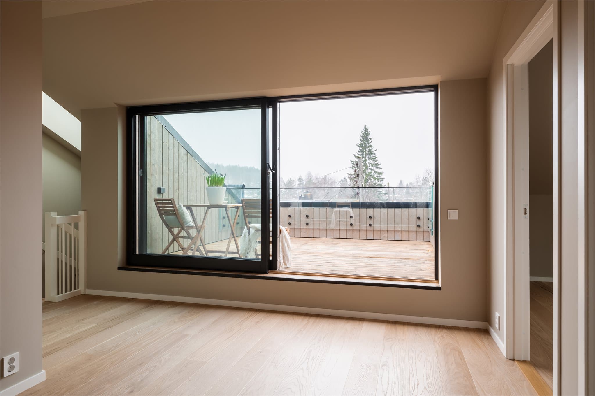 I øverste etasje finner vi en loftstue som er ytterlig som avdeling for barn eller ungdommen i huset.