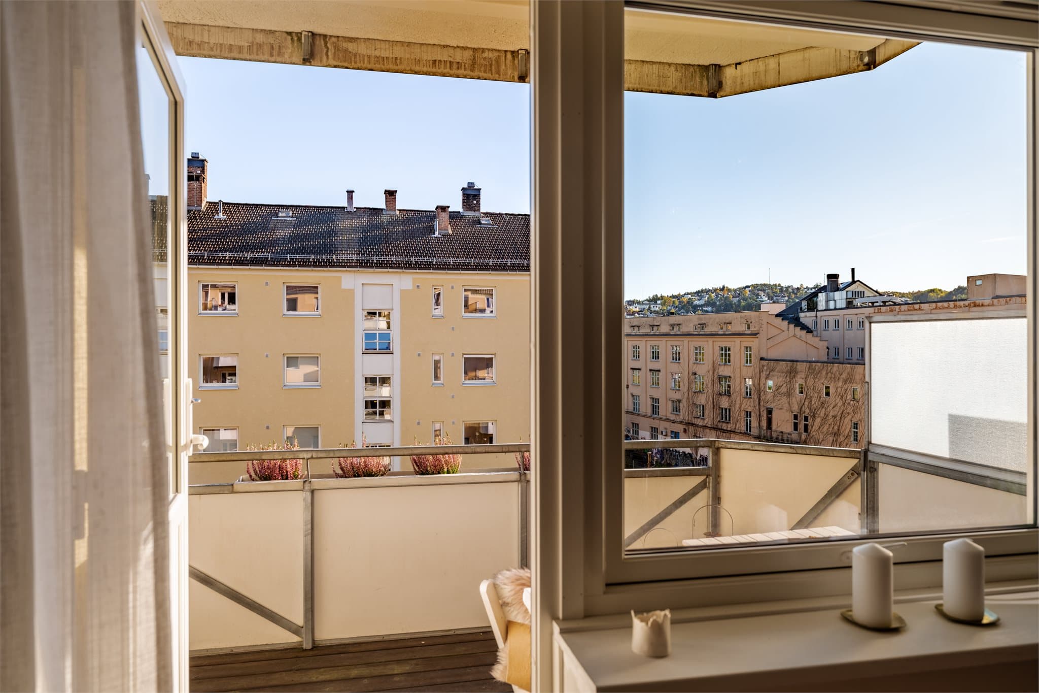 Det er også utgang til en herlig balkong på 7 m².