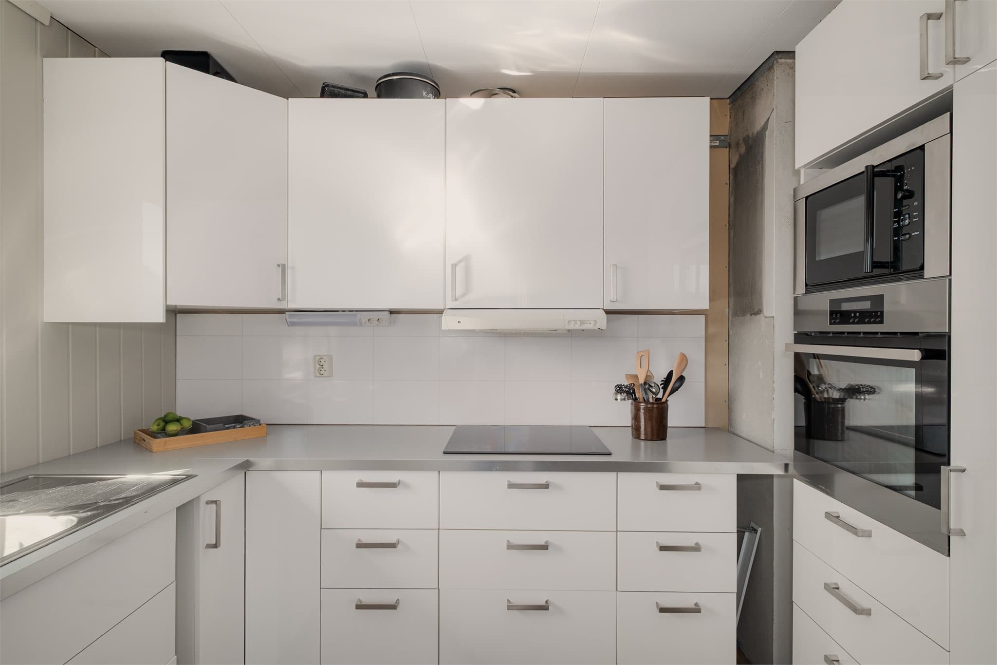 - Kjøkkenet måler 10,2m² -
