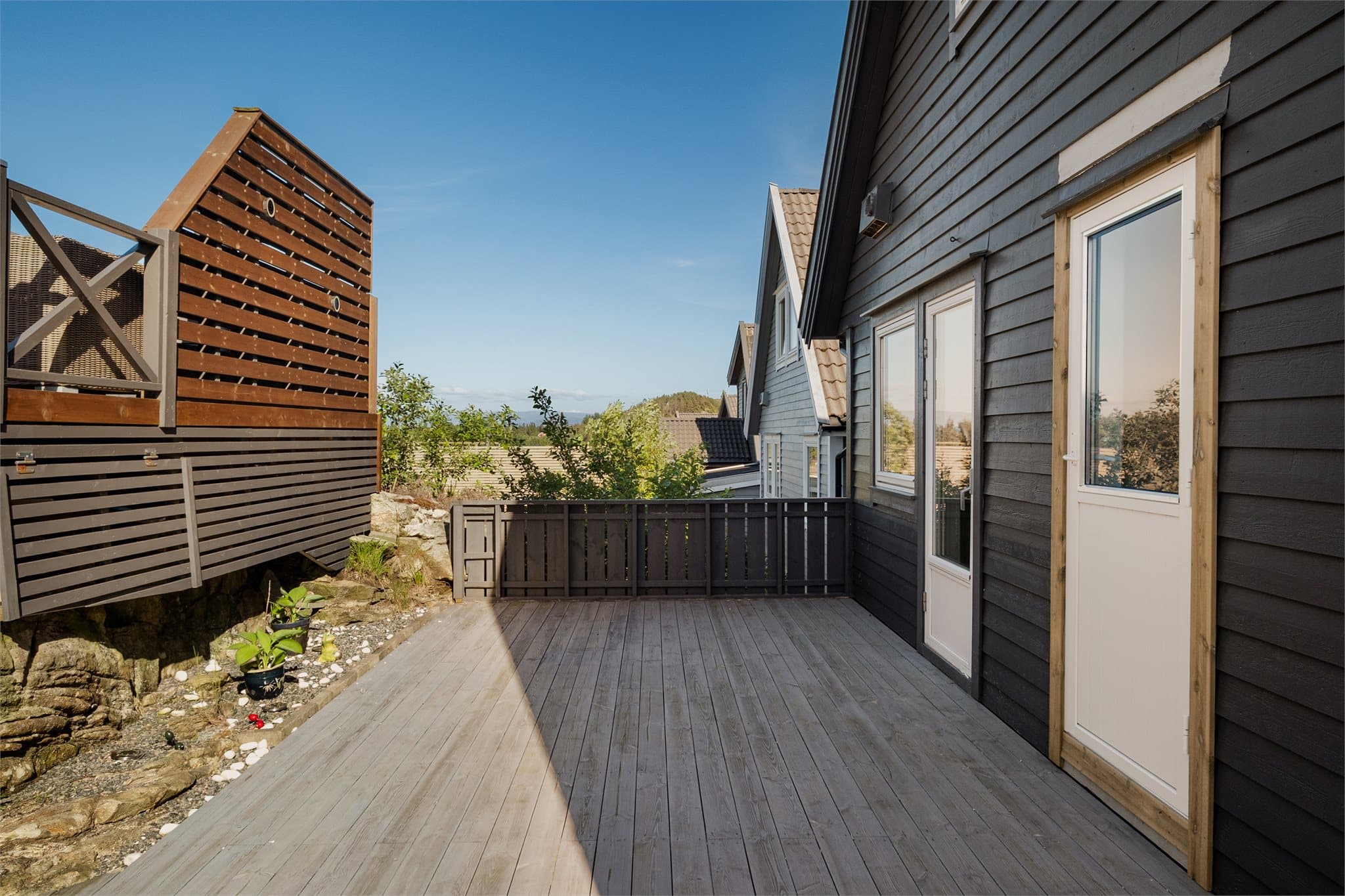 - Terrasse med utgang fra to soverom måler 24m² -