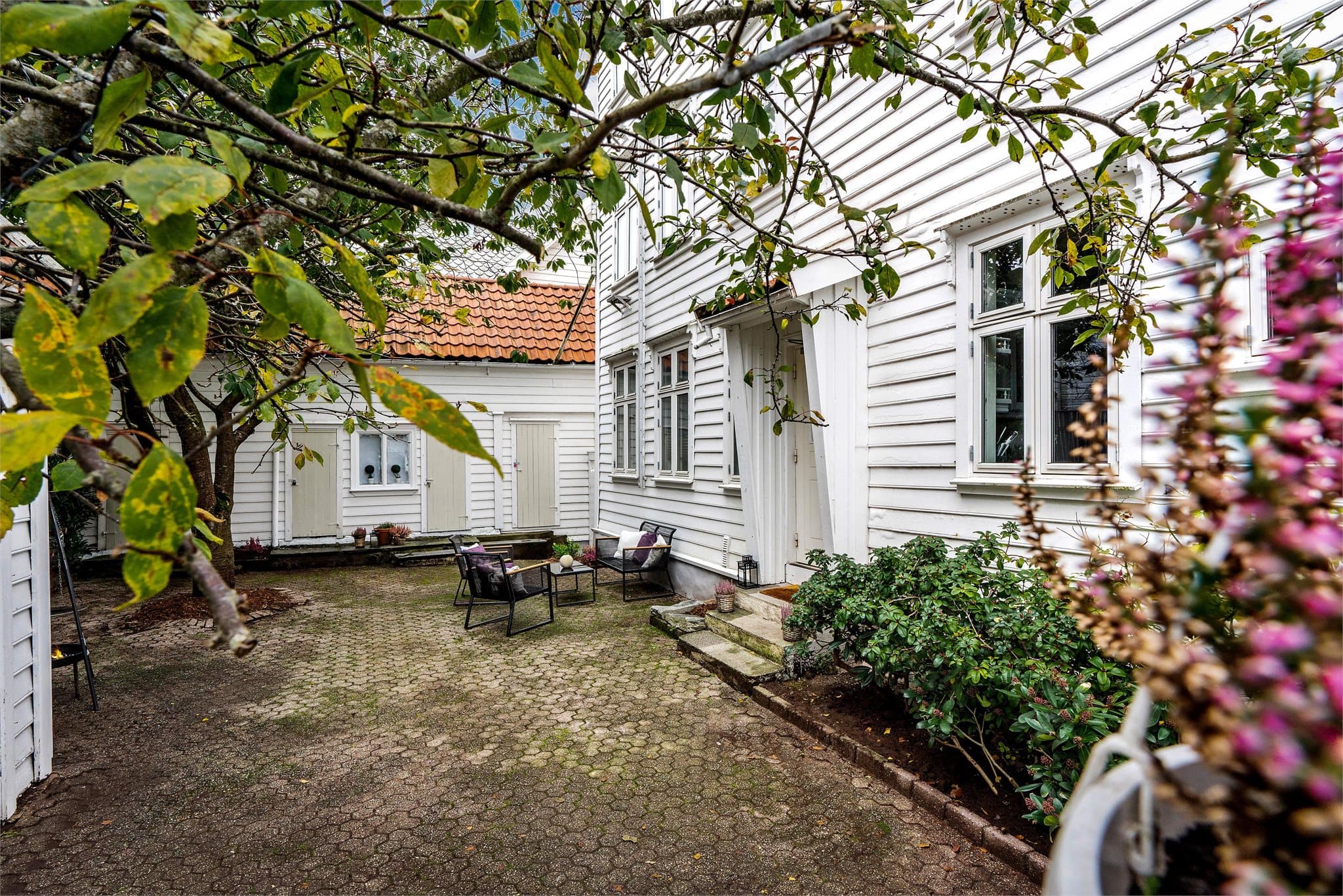 - Emera eiendomsmegling v/Erlend Stokmo har gleden av å presentere Damsgårdsallmenningen 7 -