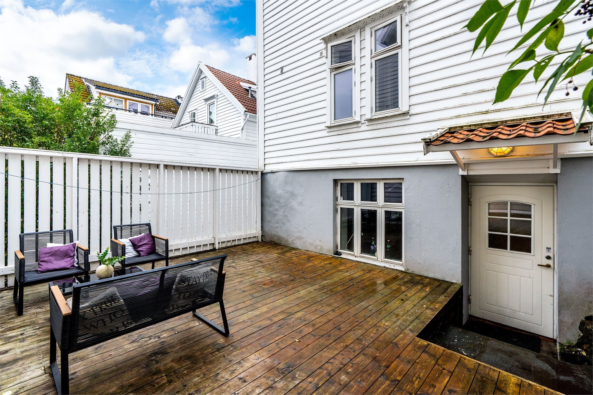 - Oppholdsareal uten for kjellerleilighet -