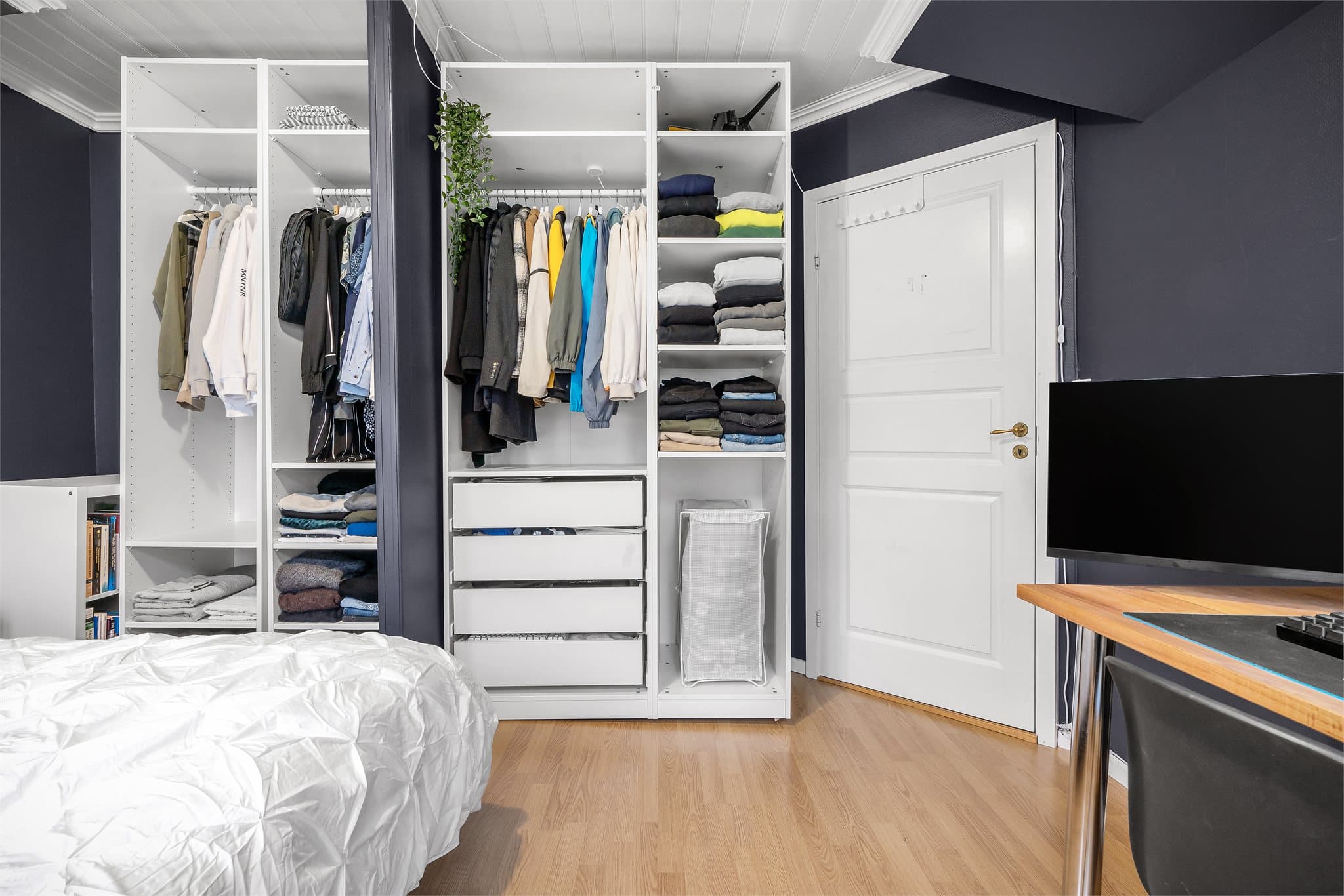 - God plass til garderobe -