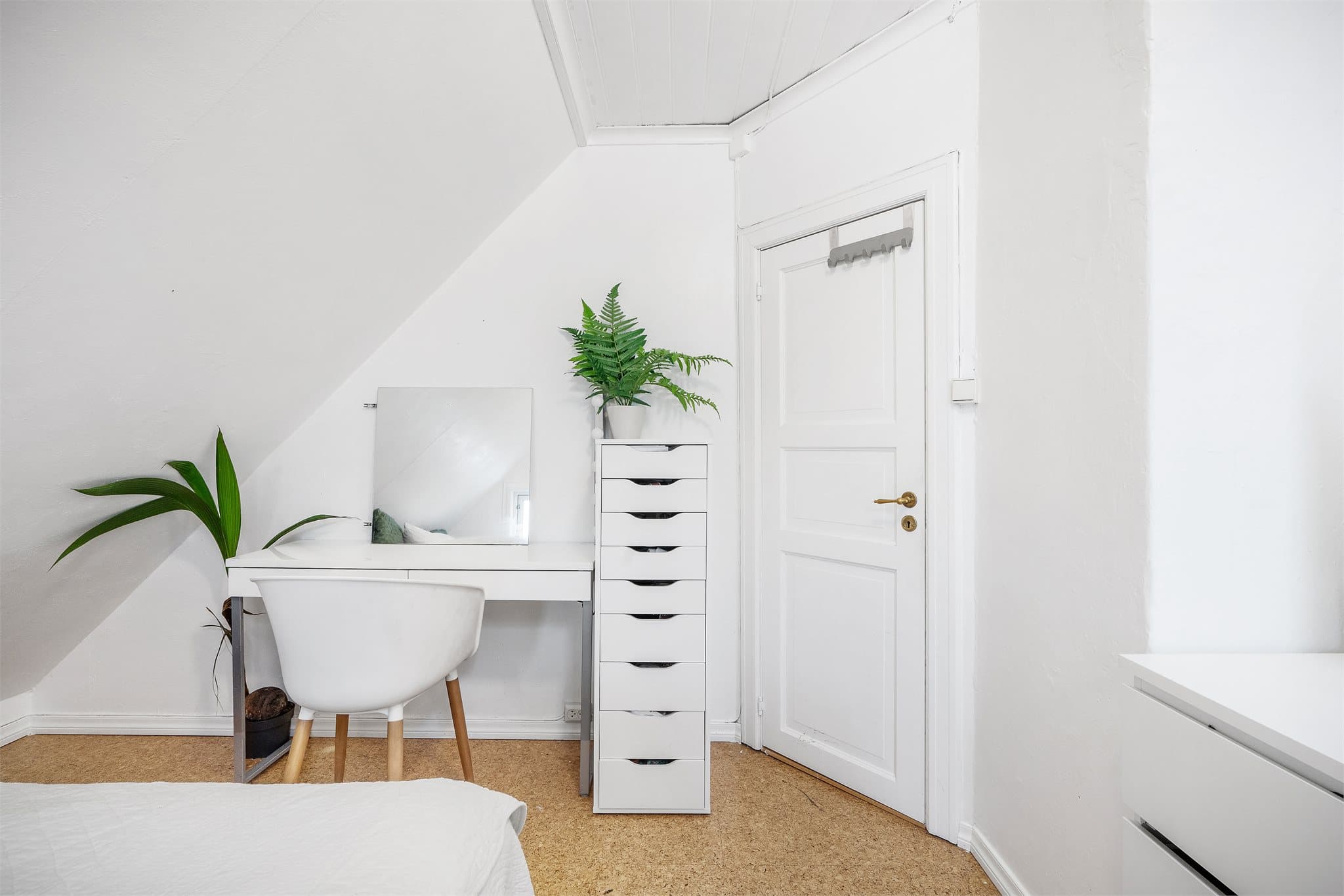 - Plass til skrivepult -