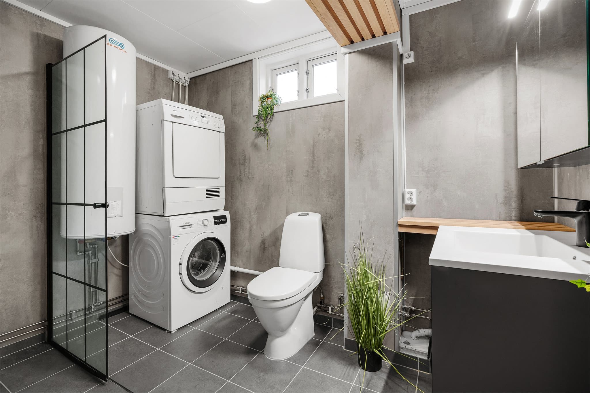 - 2. etasje. Badet måler 5,5m² -