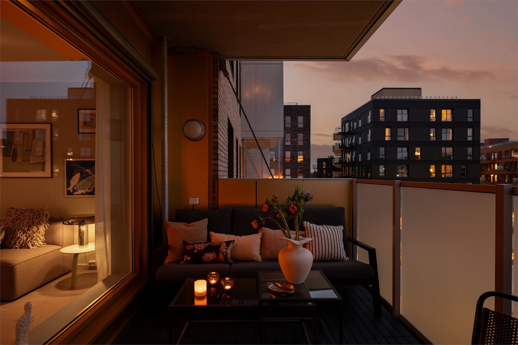 Her er det god plass til en lounge, grill, flotte planter og alt som hører sommeren med.