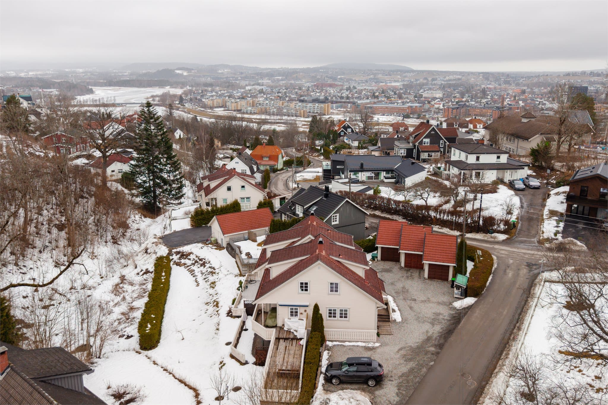Her kan dere enkelt ta beina eller sykkelen fatt og utforske alt byen har å by på.