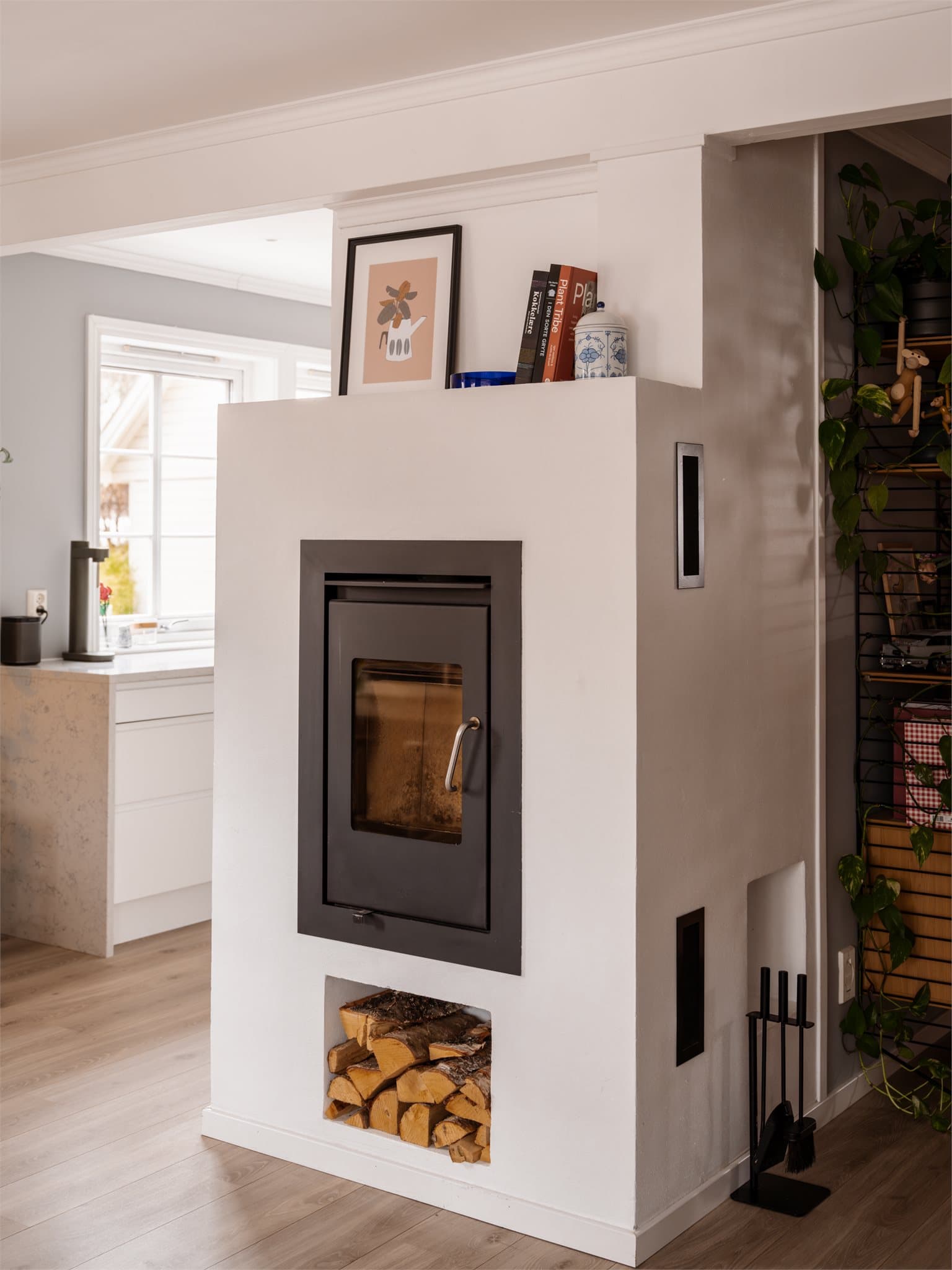 En moderne vedovn sørger for deilig temperatur på kaldere dager.