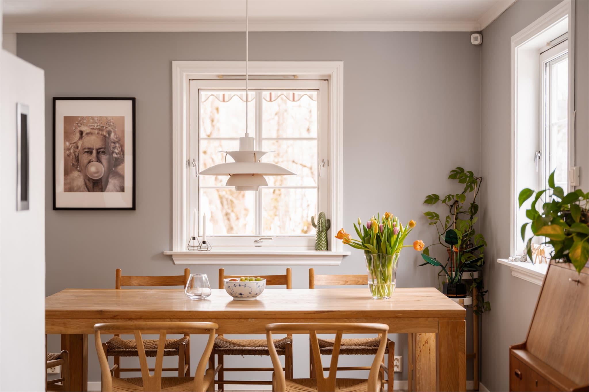 Spiseplassen her blir en favoritt, og et fint sted for de daglige måltidene, lekselesing og hyggelige middager med familie og venner.