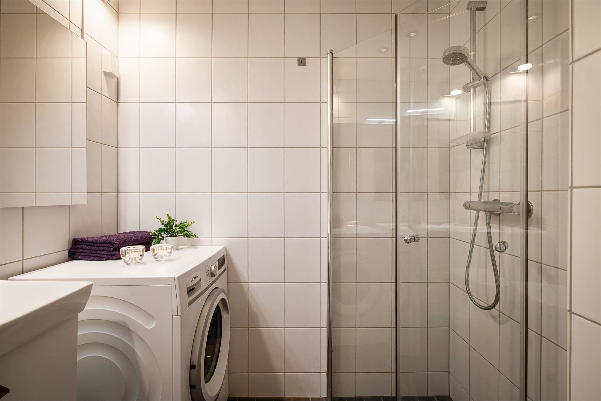 Badet ble oppgradert i 2017 og har varme i gulvet.