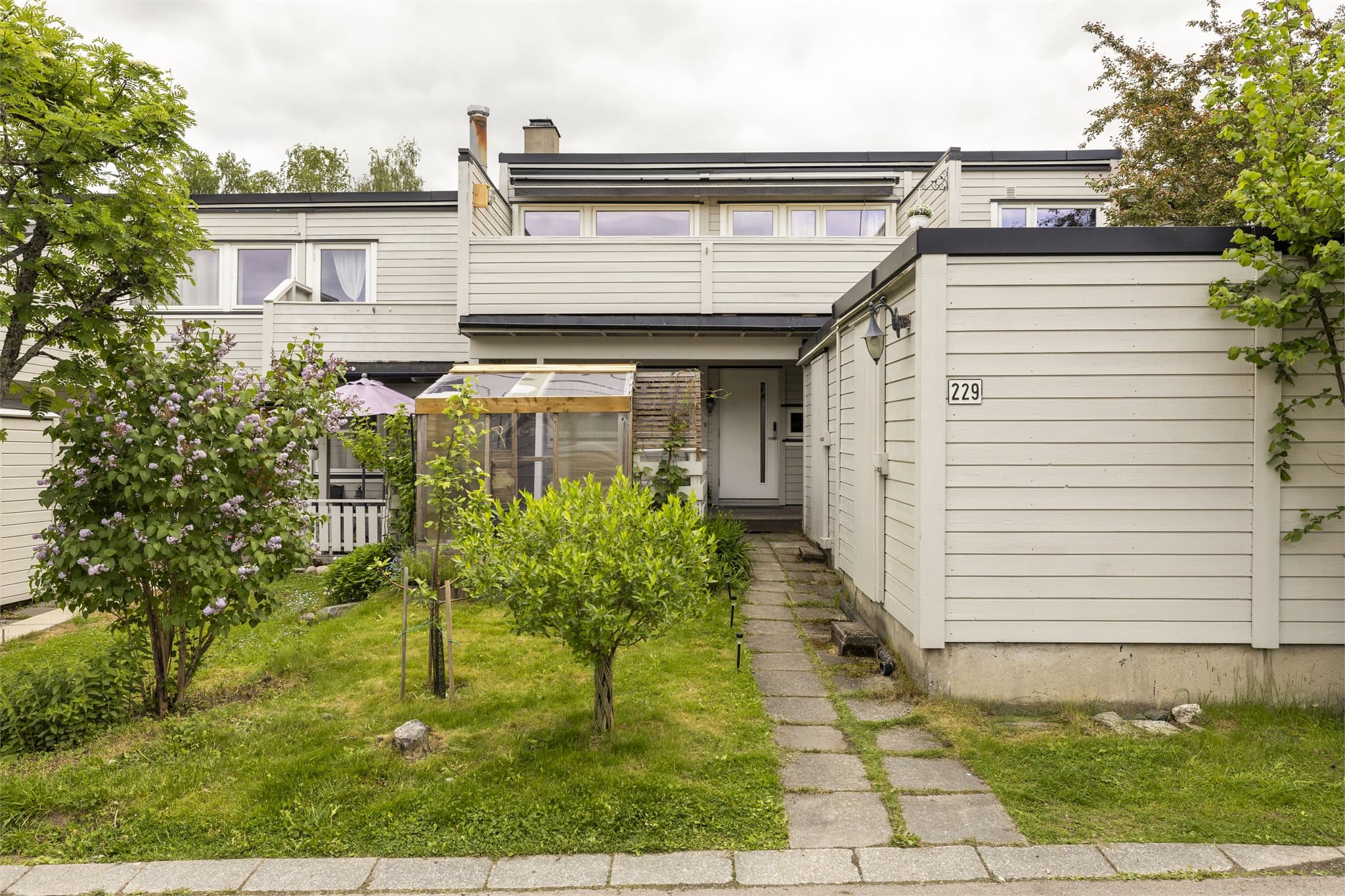 Rekkehuset går over to plan og har en familievennlig planløsning.