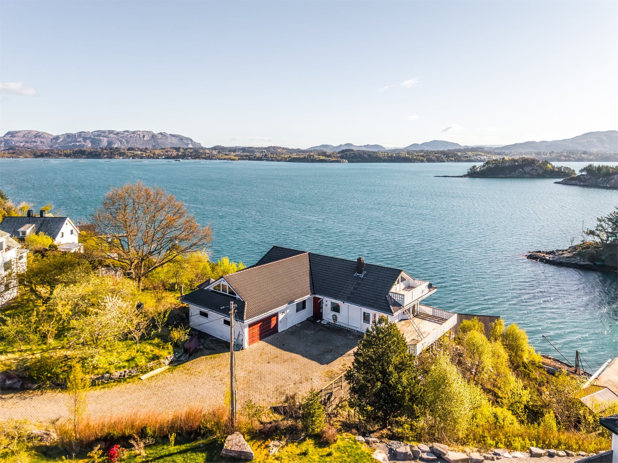 Emera eiendomsmegling v/ Sjur Breistein har gleden av å presentere Søre Ådlandsvik 36