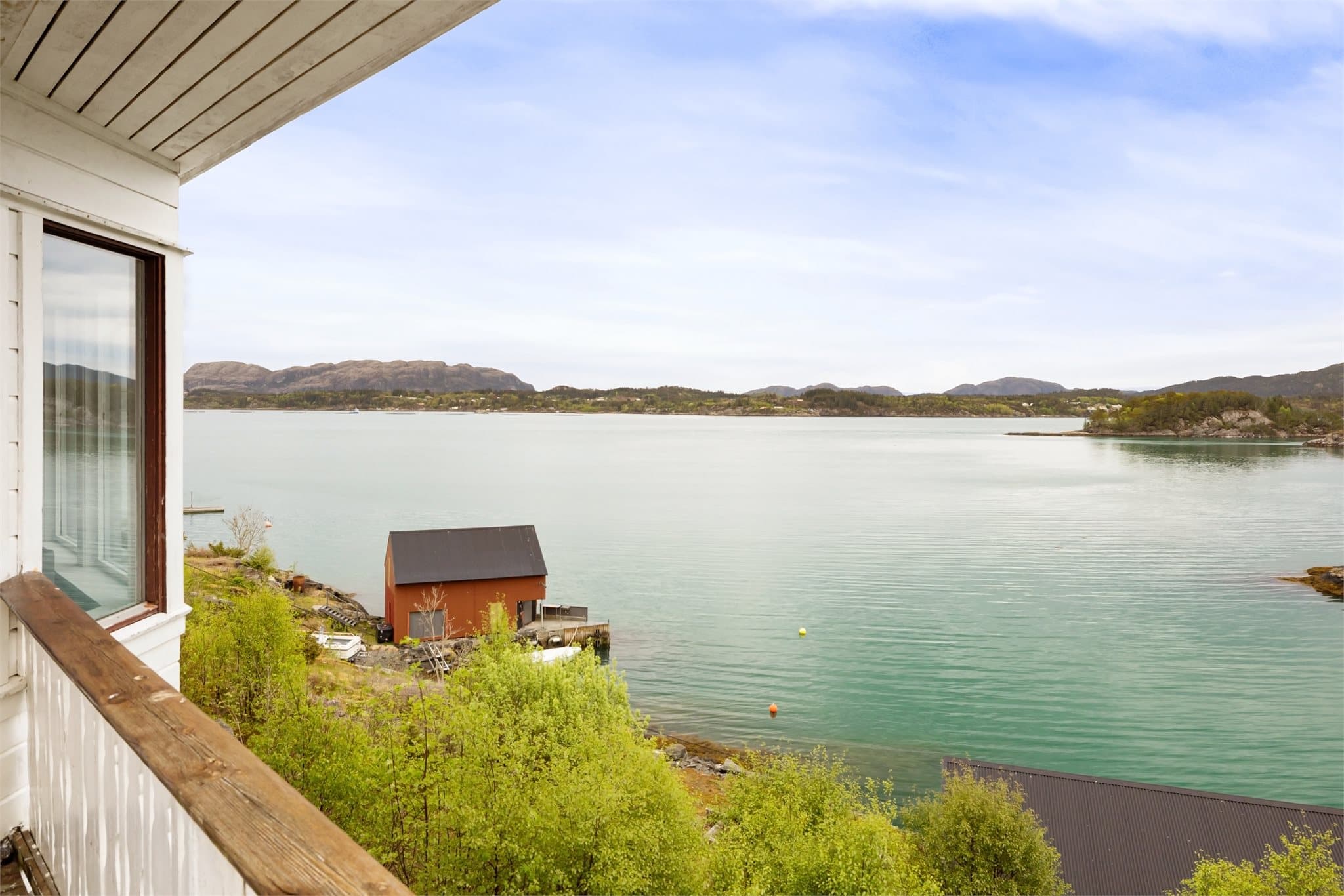 Boligen har et BRA-i på 217m² og et terrasseareal på 68m²