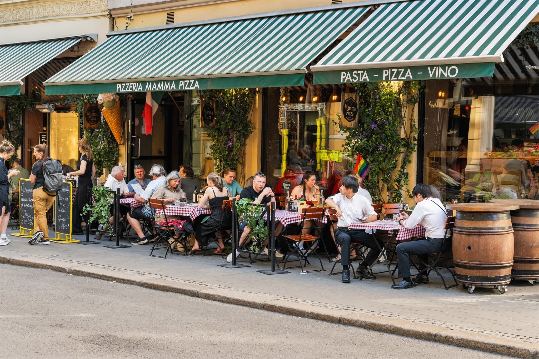Med beliggenhet i sentrum er det kort vei til alt av spisesteder, som populære Mamma Pizza