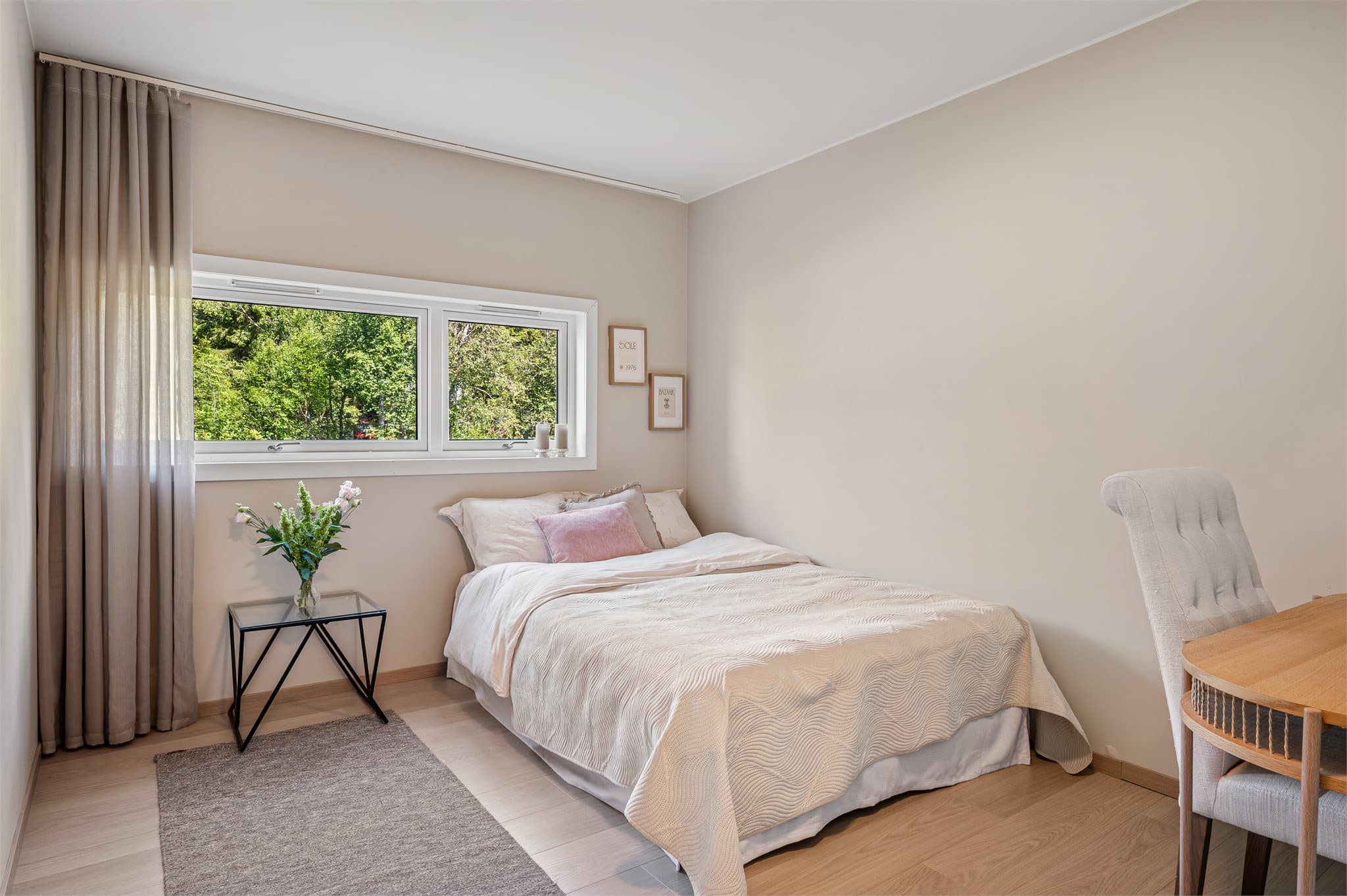 - Soverom 2 måler 12,1 m² -