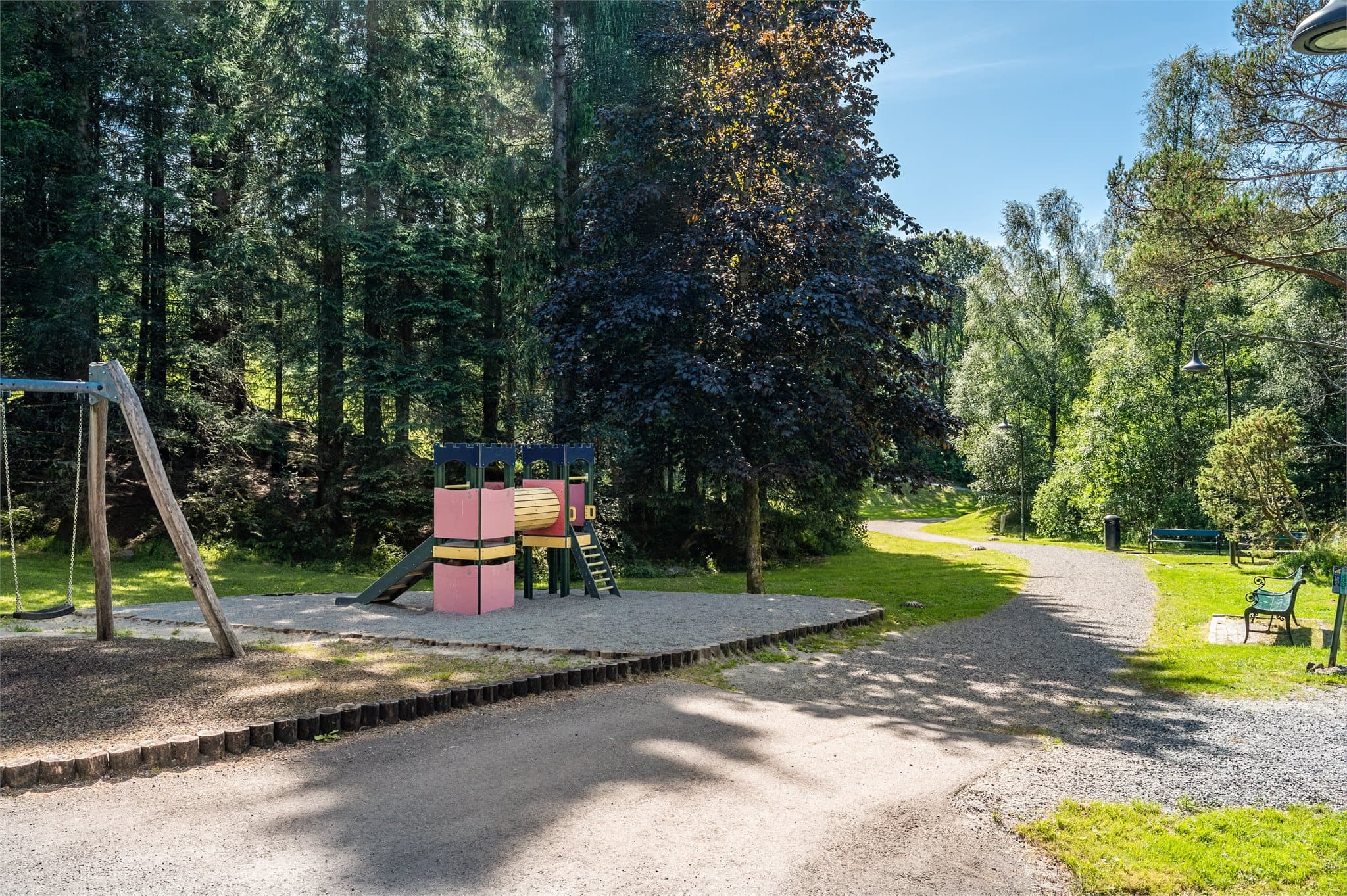- Et aktivt nærmiljø med gode muligheter for friluftsliv, trening og fritidsaktiviteter året rundt – alt i kort avstand fra boligen -