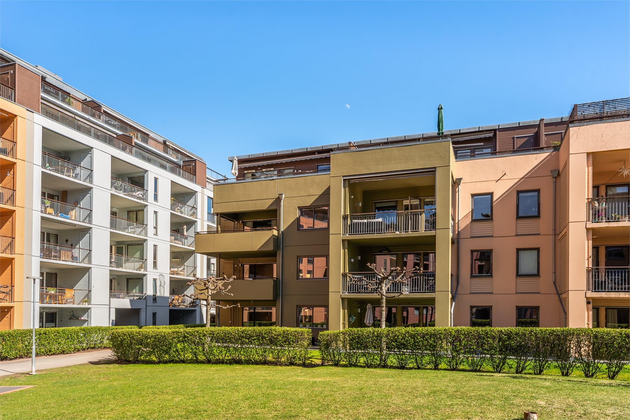 Bygget har en flott plassering i første rekke mot friområde og Akerselva.