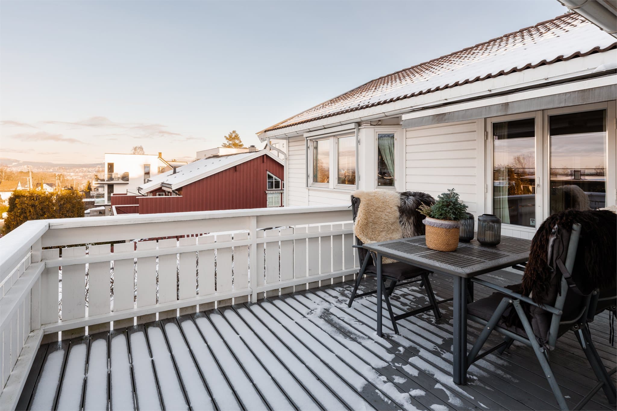 Nyt enebolig-tilværelsen med mye boltreplass, til glede for store og små.