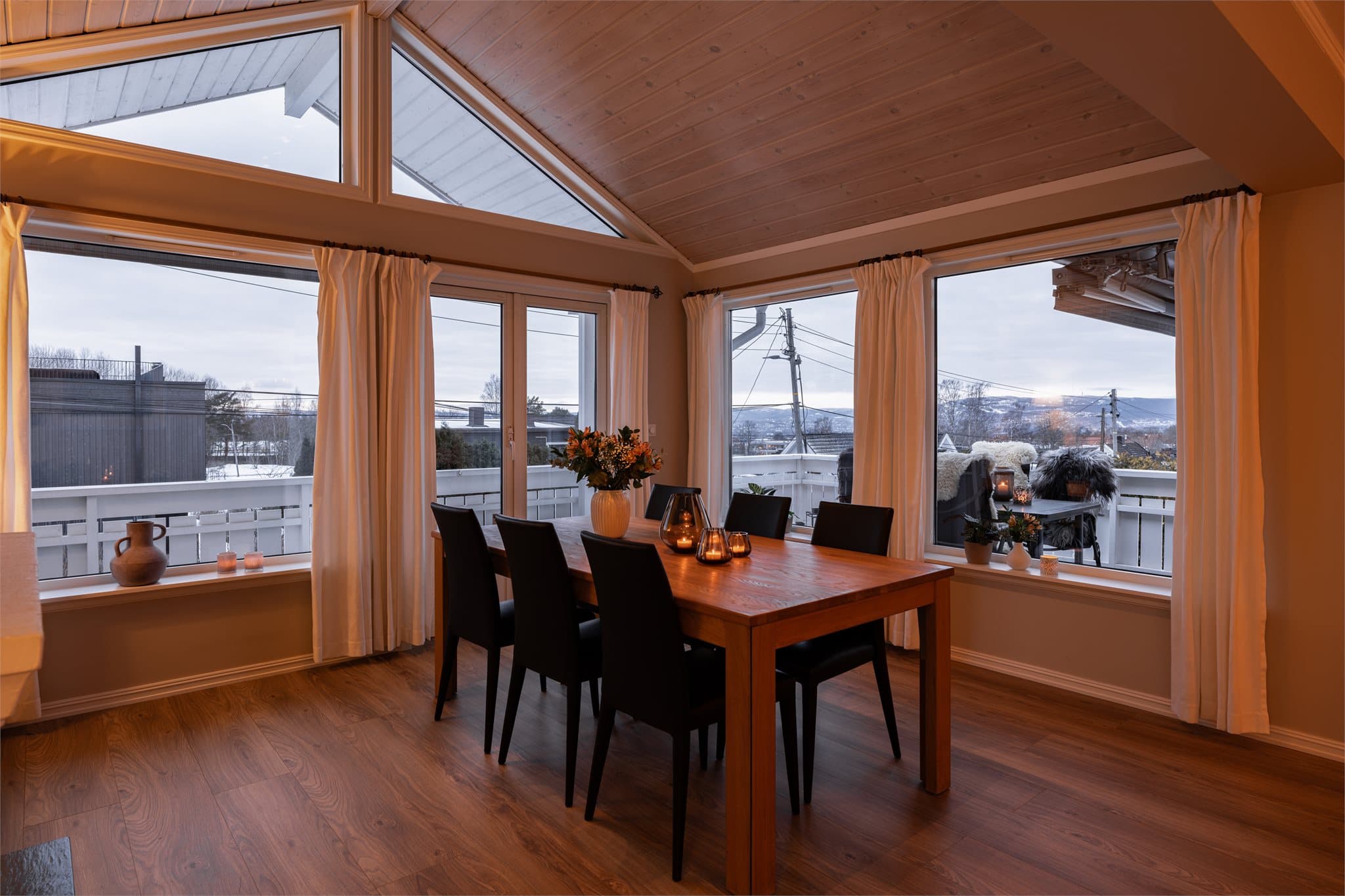 Gled dere til å invitere venner og familie til middagsselskap i nytt hjem!