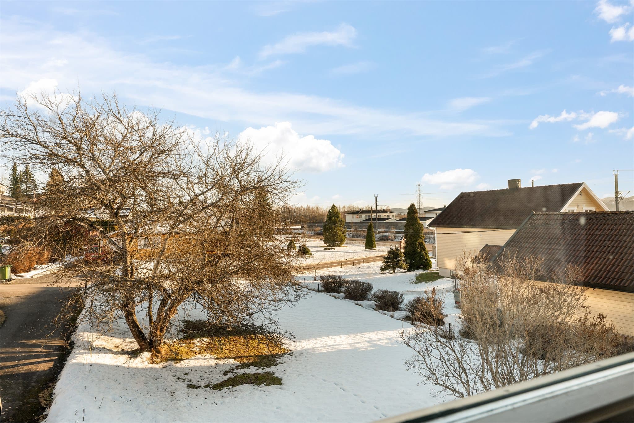 Stort tomt på ca. 1 356,5 m²