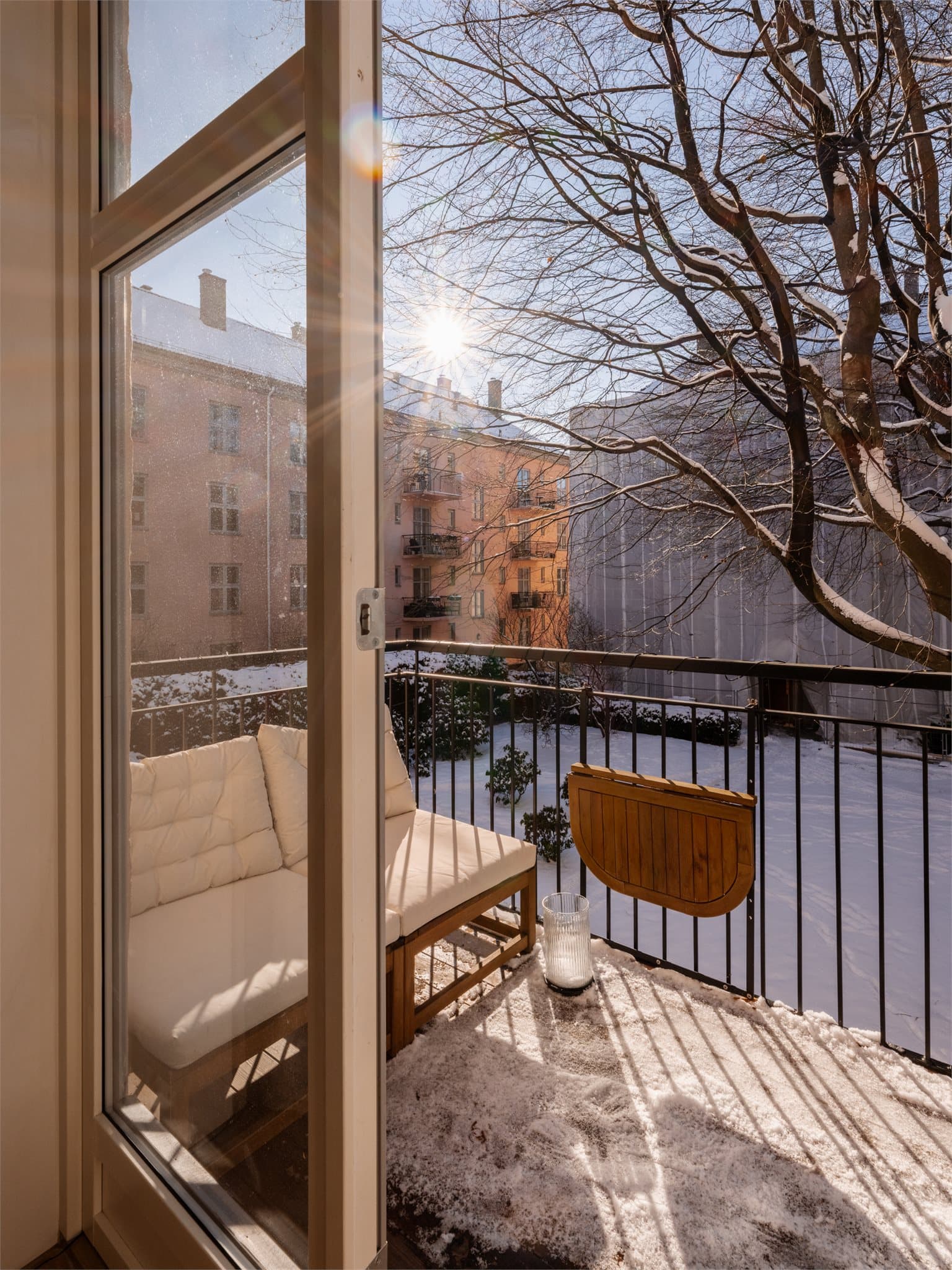 Her kan man nyte sommerdagene med idyllisk utsikt.