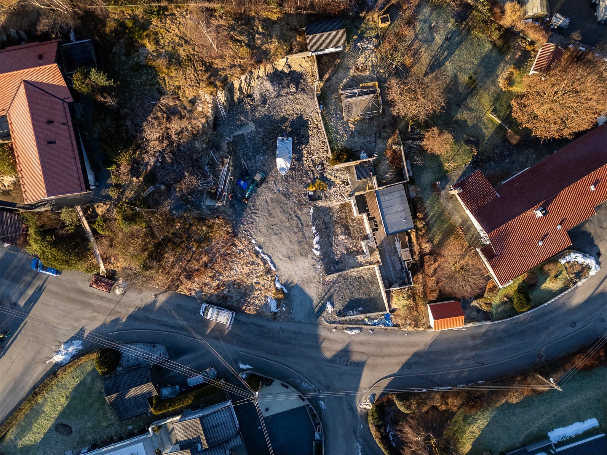 - Eneboligen har i tegningene et totalt BRA på 211m² + overbygget carport på 46,4m² -